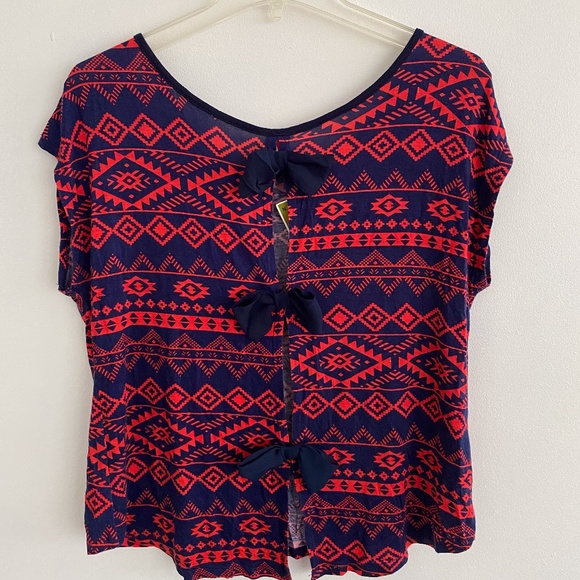 Patterned Top - Picture 2 of 2